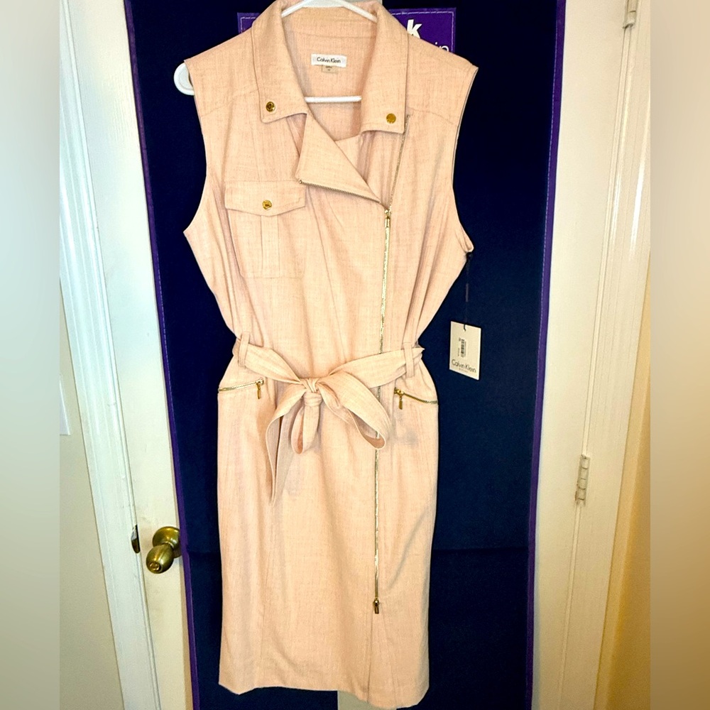Calvin Klein NWT
Peach Dress
Size 16